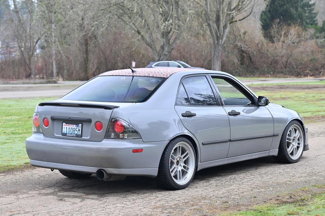 2002 Lexus IS 1st Gen - Image 15 of 31