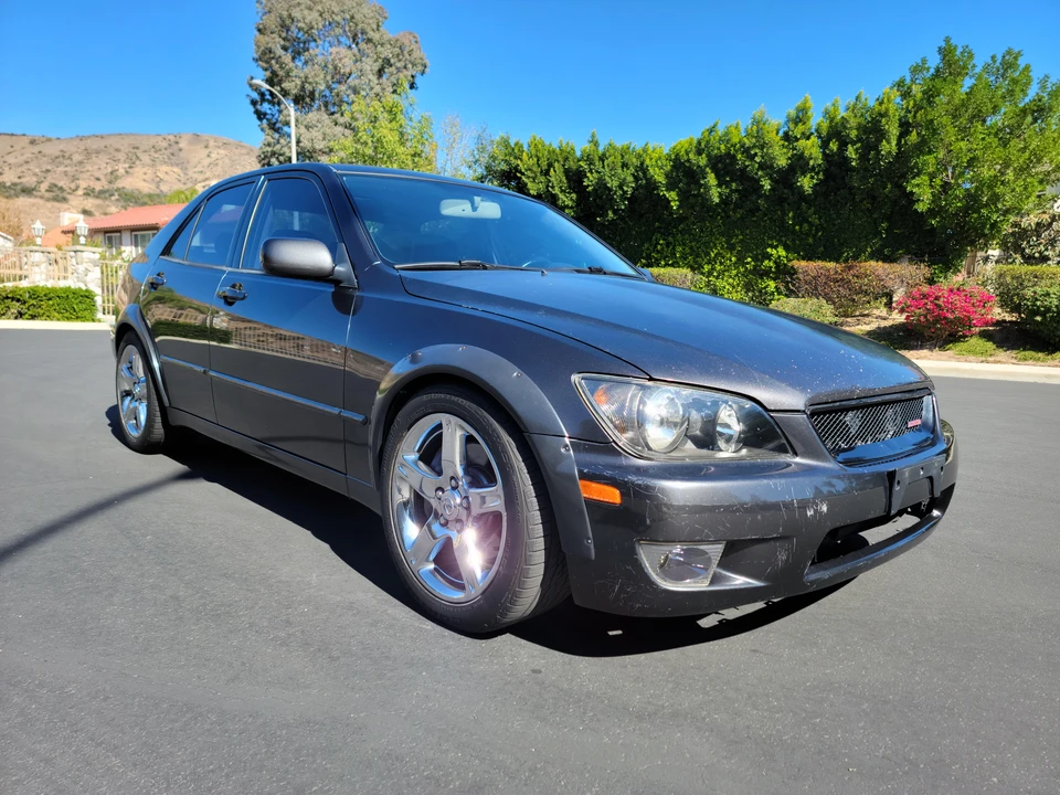 2002 Lexus IS 1st Gen - Image 15 of 31
