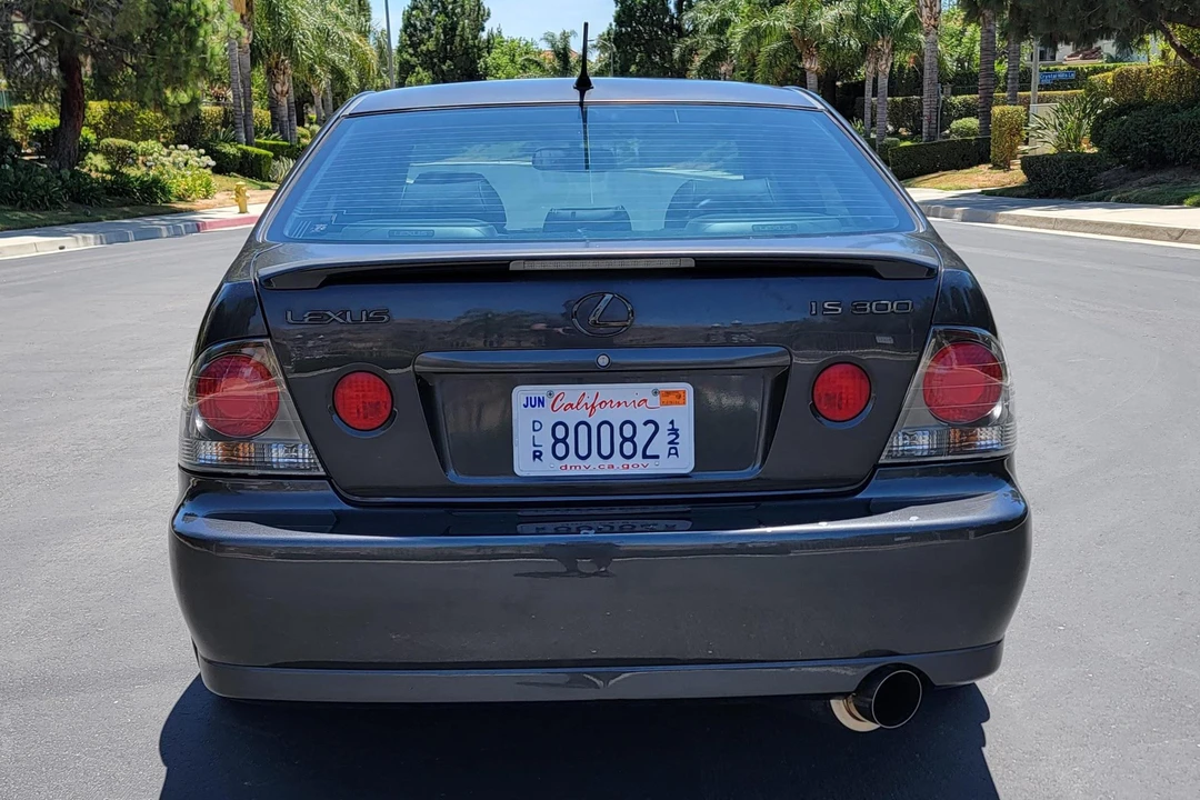 2002 Lexus IS 1st Gen - Image 5 of 31