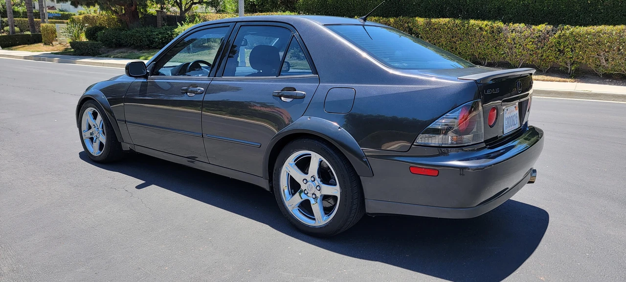 2002 Lexus IS 1st Gen - Image 11 of 31