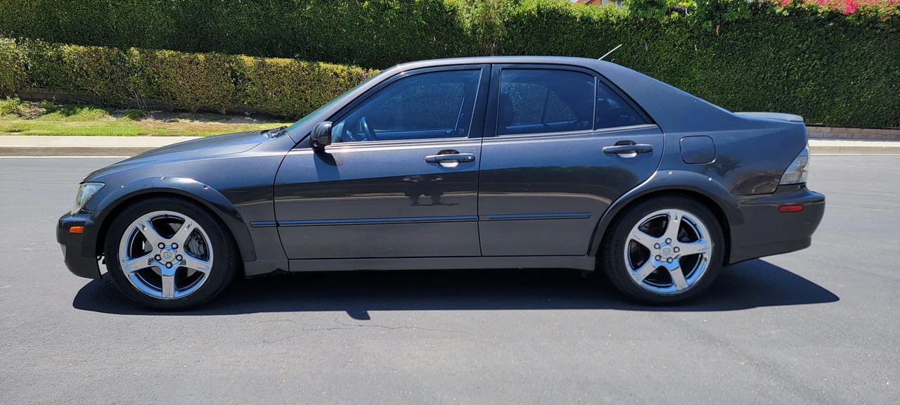 2002 Lexus IS 1st Gen - Image 10 of 31
