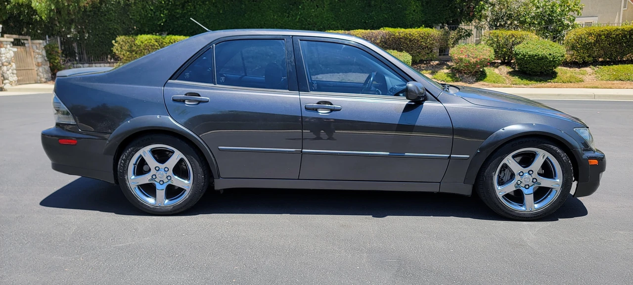 2002 Lexus IS 1st Gen - Image 14 of 31
