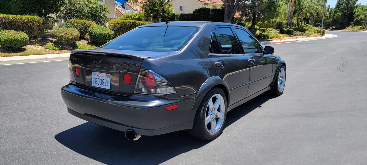 2002 Lexus IS 1st Gen - Image 13 of 31
