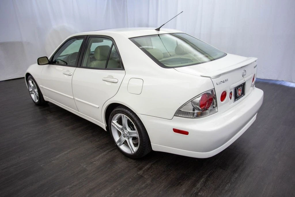 2002 Lexus IS 1st Gen - Image 11 of 12