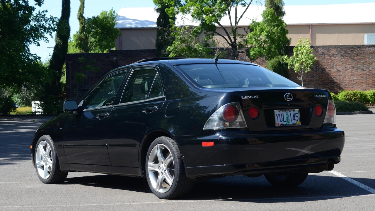 2002 Lexus IS 1st Gen - Image 11 of 31