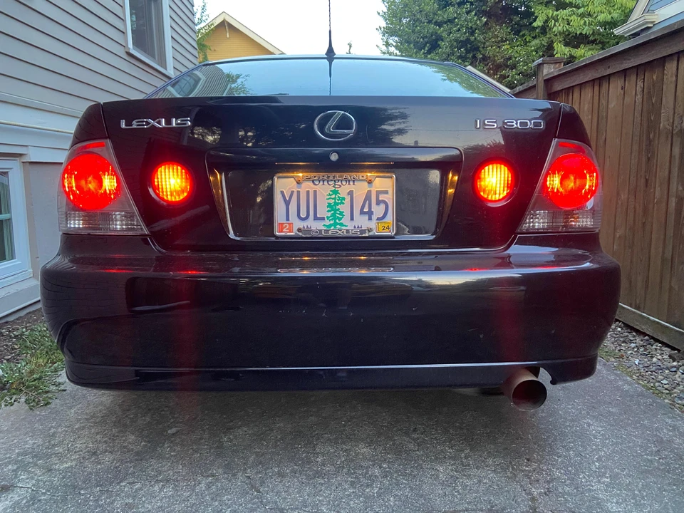 2002 Lexus IS 1st Gen - Image 12 of 31