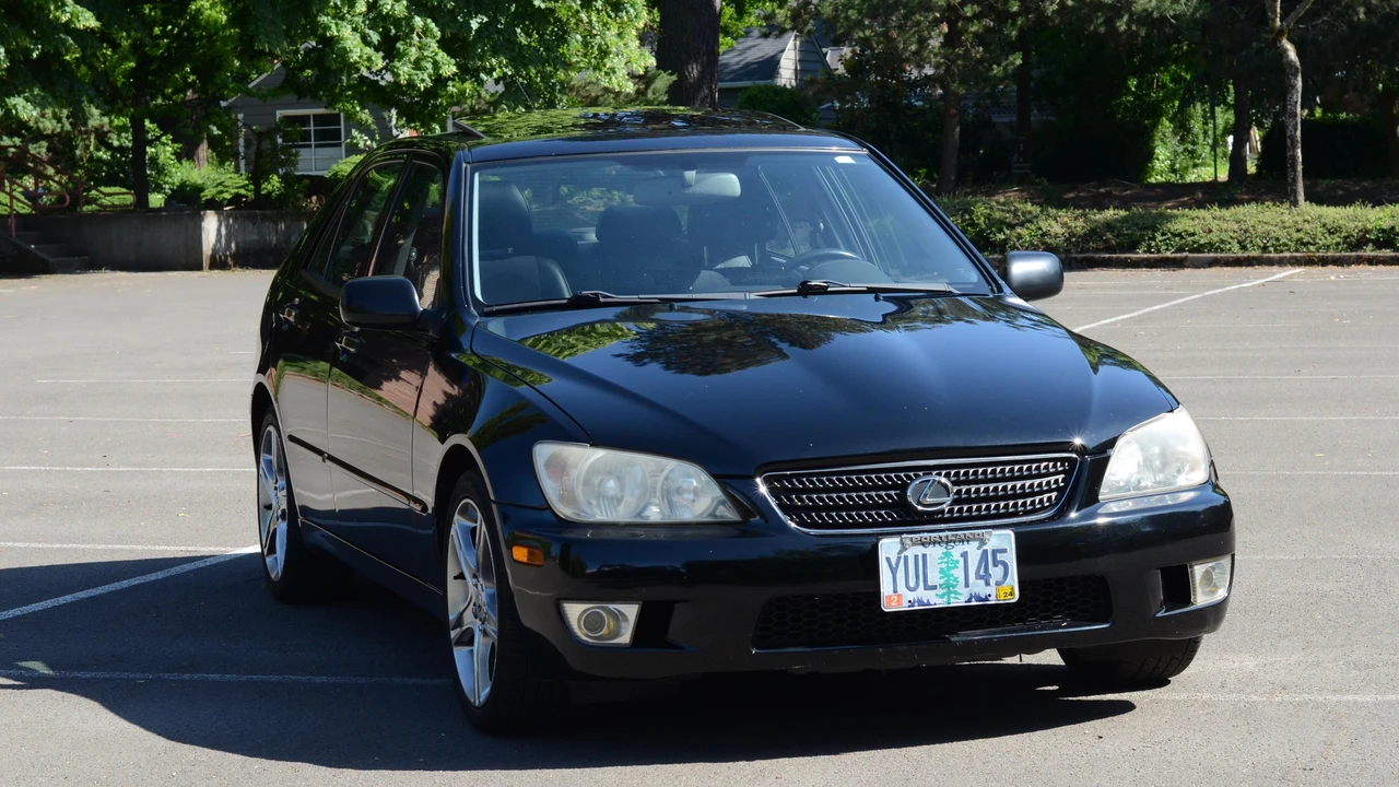 2002 Lexus IS 1st Gen - Image 17 of 31