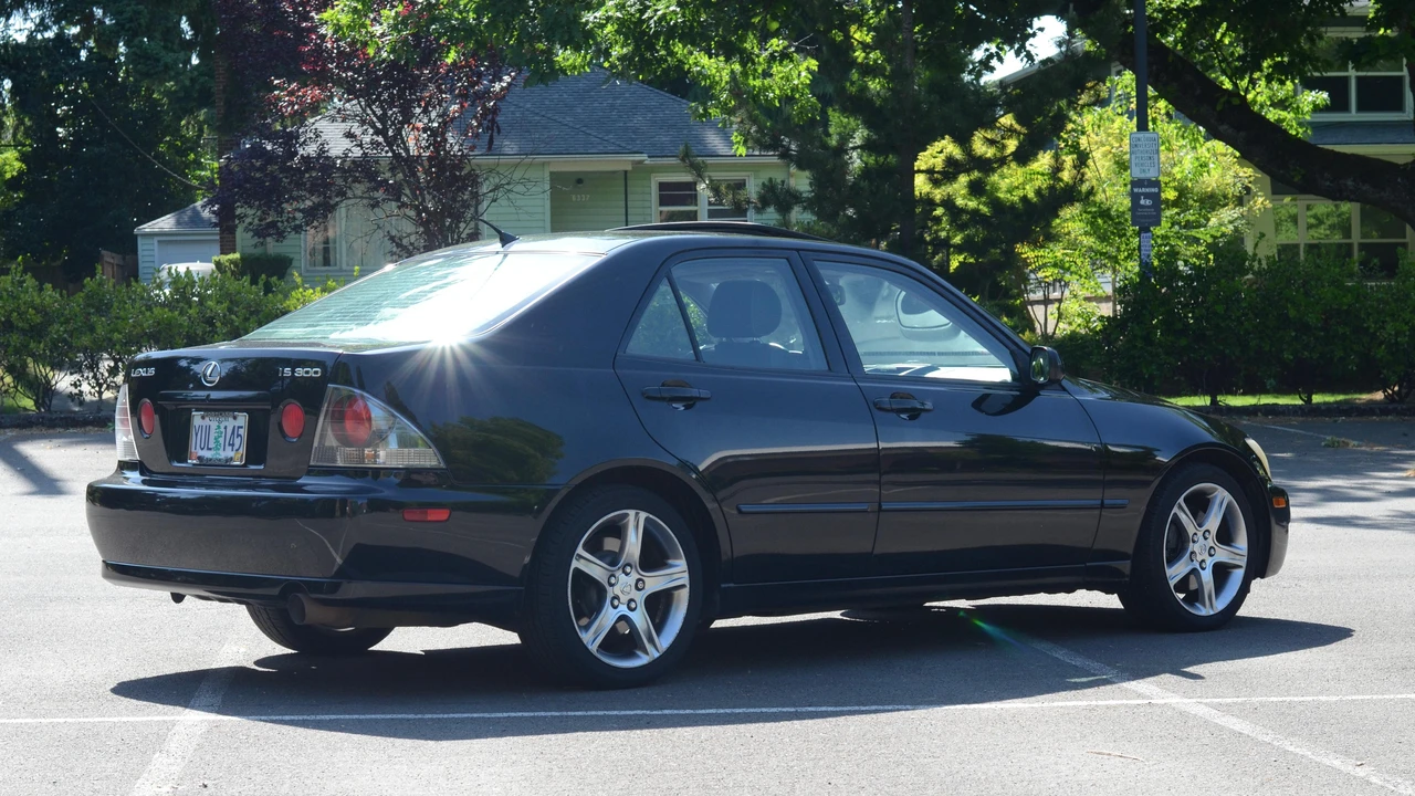 2002 Lexus IS 1st Gen - Image 14 of 31