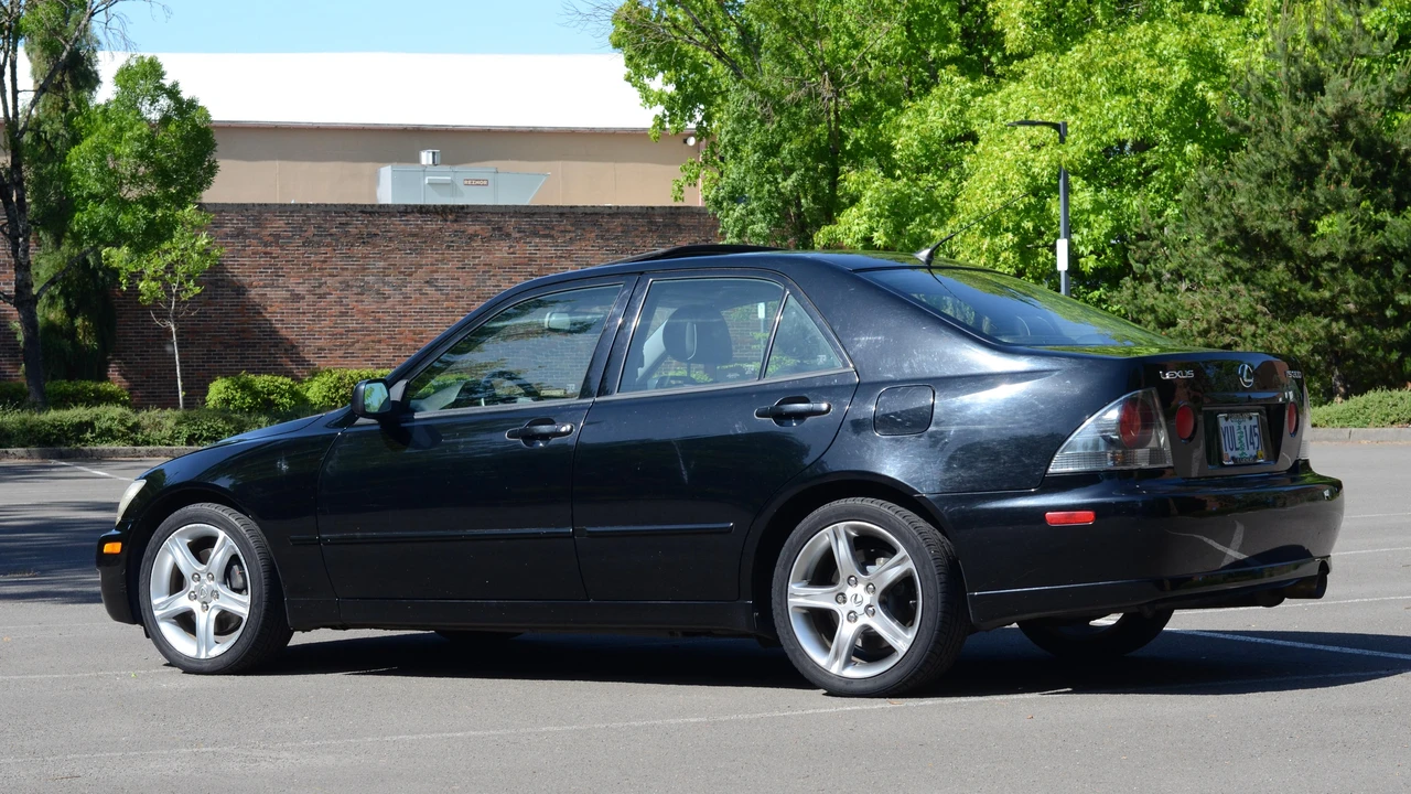 2002 Lexus IS 1st Gen - Image 10 of 31