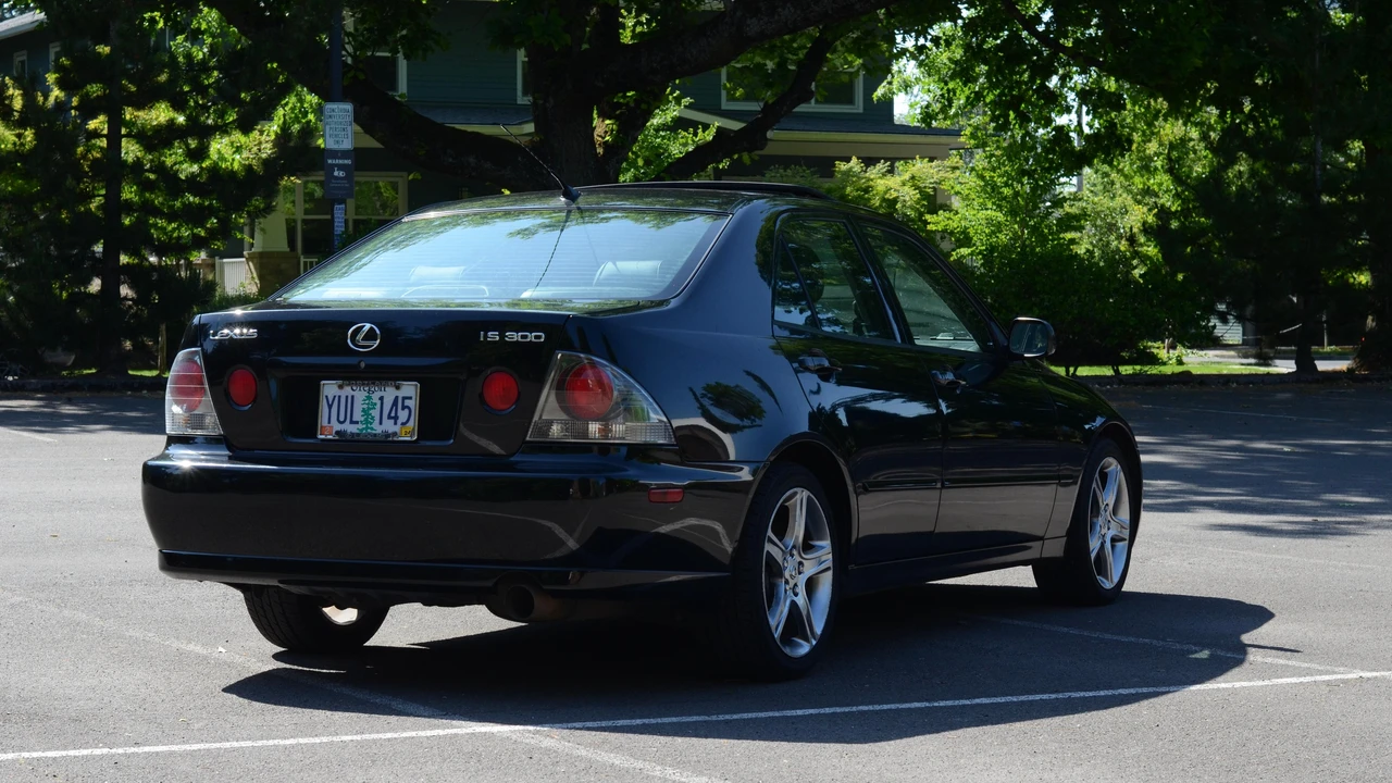 2002 Lexus IS 1st Gen - Image 13 of 31