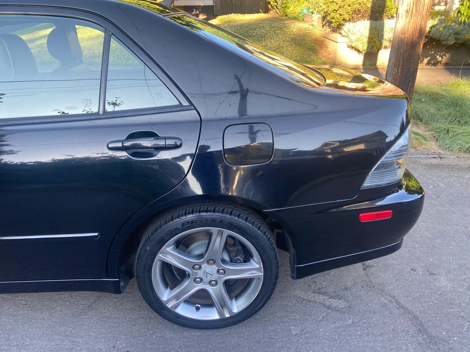 2002 Lexus IS 1st Gen - Image 23 of 31