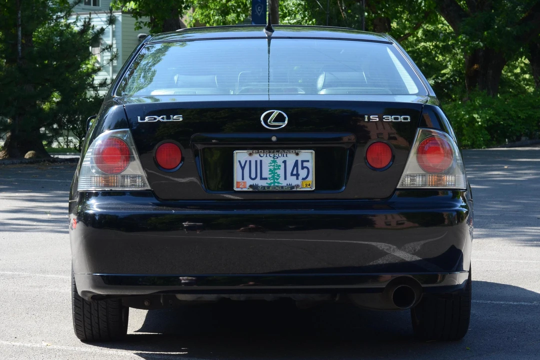2002 Lexus IS 1st Gen - Image 5 of 31