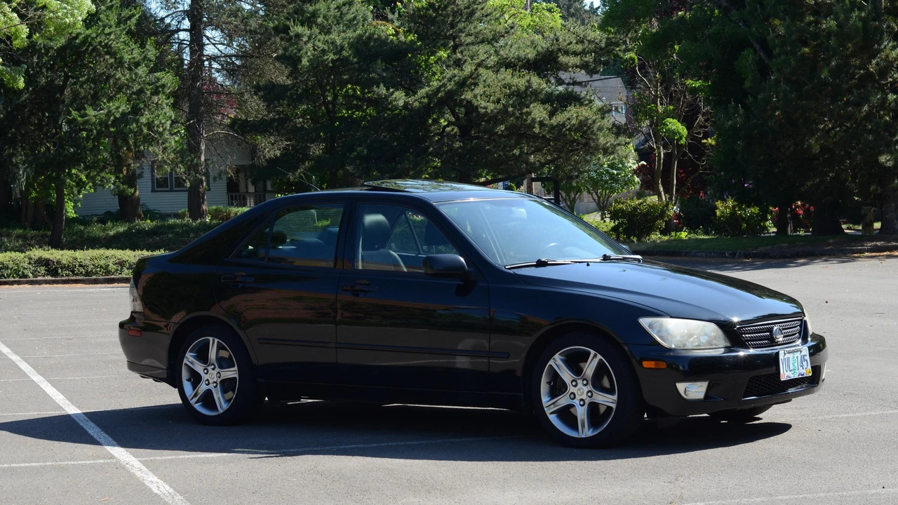 2002 Lexus IS 1st Gen - Image 15 of 31