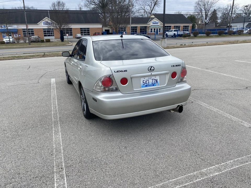 2002 Lexus IS 1st Gen - Image 25 of 31