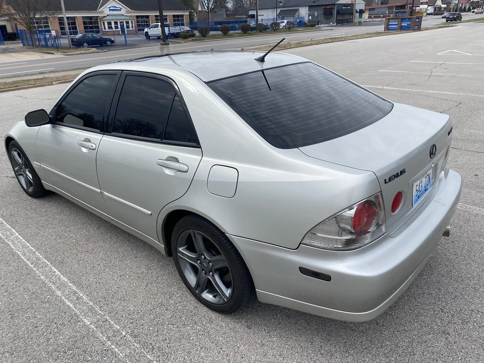 2002 Lexus IS 1st Gen - Image 23 of 31
