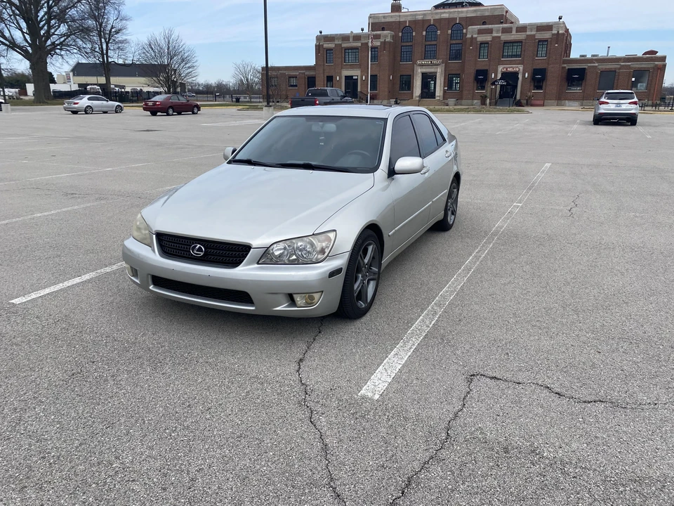 2002 Lexus IS 1st Gen - Image 10 of 31