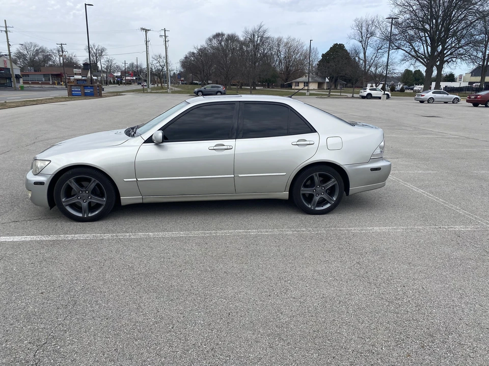 2002 Lexus IS 1st Gen - Image 18 of 31