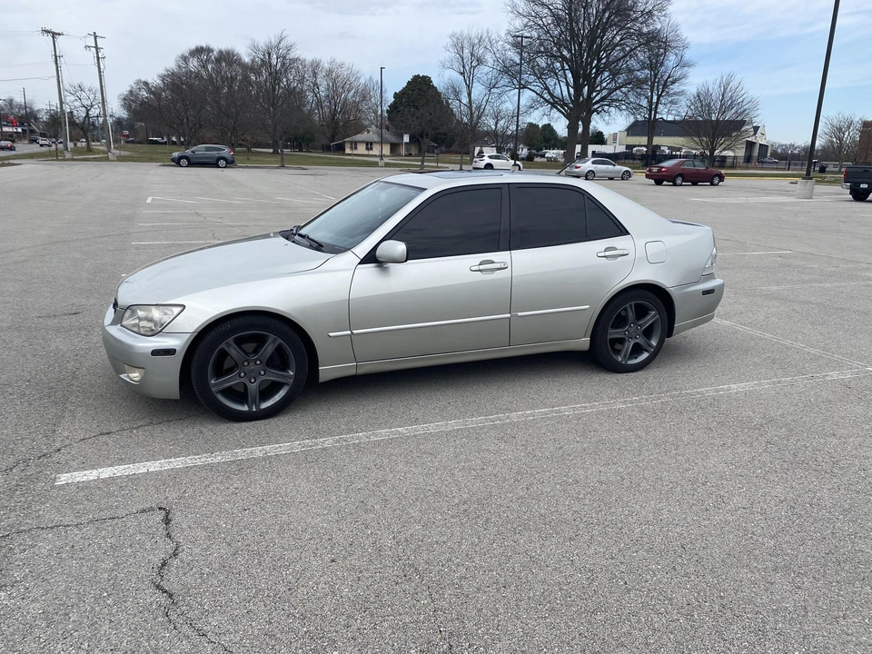 2002 Lexus IS 1st Gen - Image 16 of 31