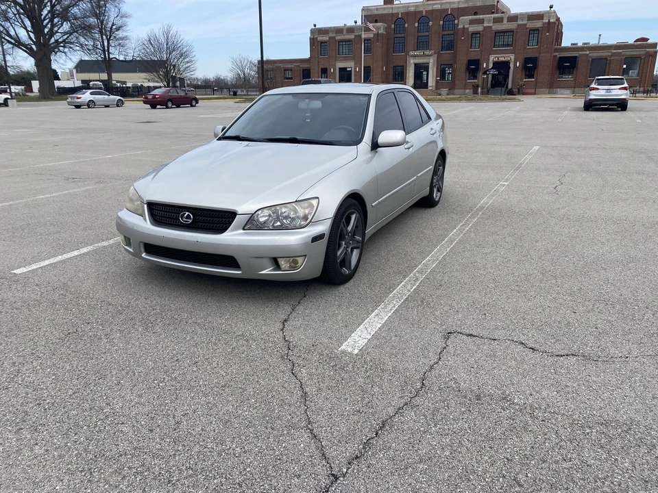 2002 Lexus IS 1st Gen - Image 11 of 31