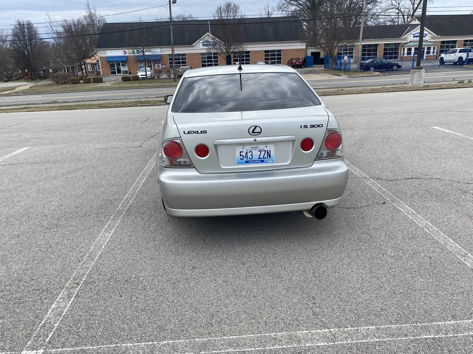 2002 Lexus IS 1st Gen - Image 27 of 31