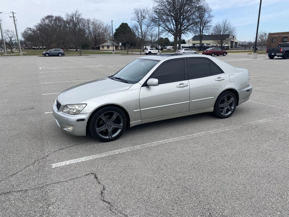 2002 Lexus IS 1st Gen - Image 15 of 31