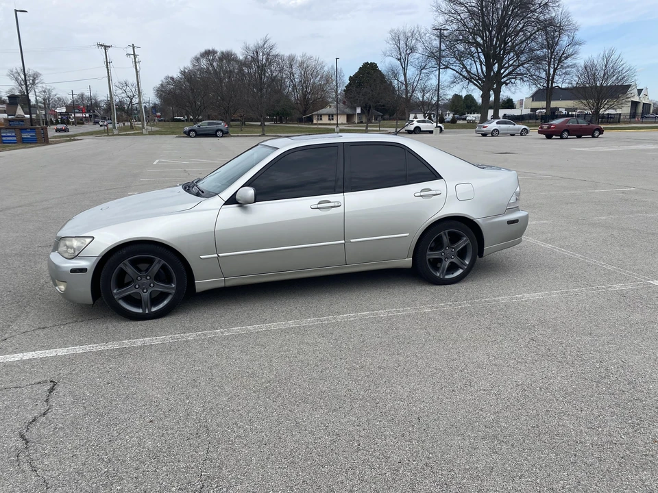 2002 Lexus IS 1st Gen - Image 17 of 31