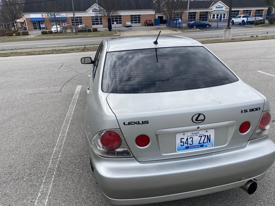 2002 Lexus IS 1st Gen - Image 26 of 31
