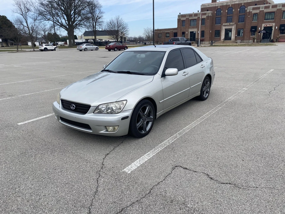 2002 Lexus IS 1st Gen - Image 13 of 31