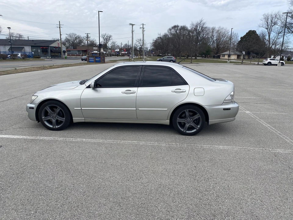 2002 Lexus IS 1st Gen - Image 19 of 31