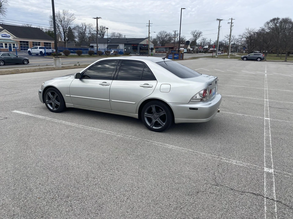 2002 Lexus IS 1st Gen - Image 21 of 31
