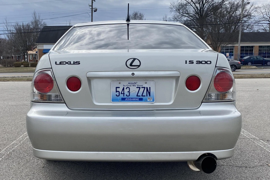 2002 Lexus IS 1st Gen - Image 5 of 31