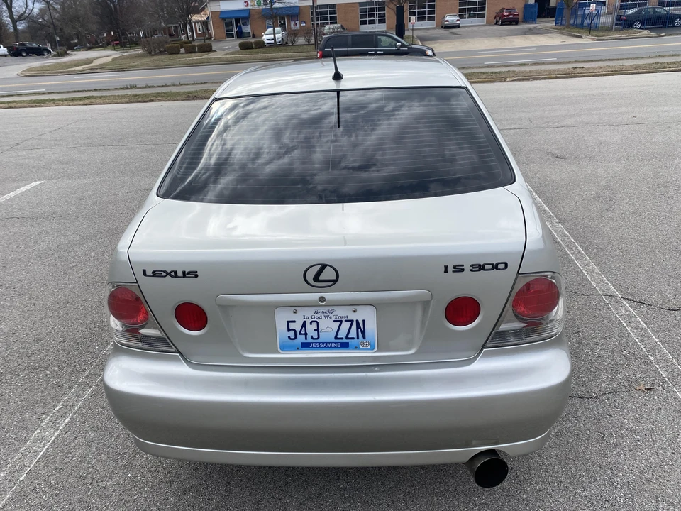 2002 Lexus IS 1st Gen - Image 28 of 31