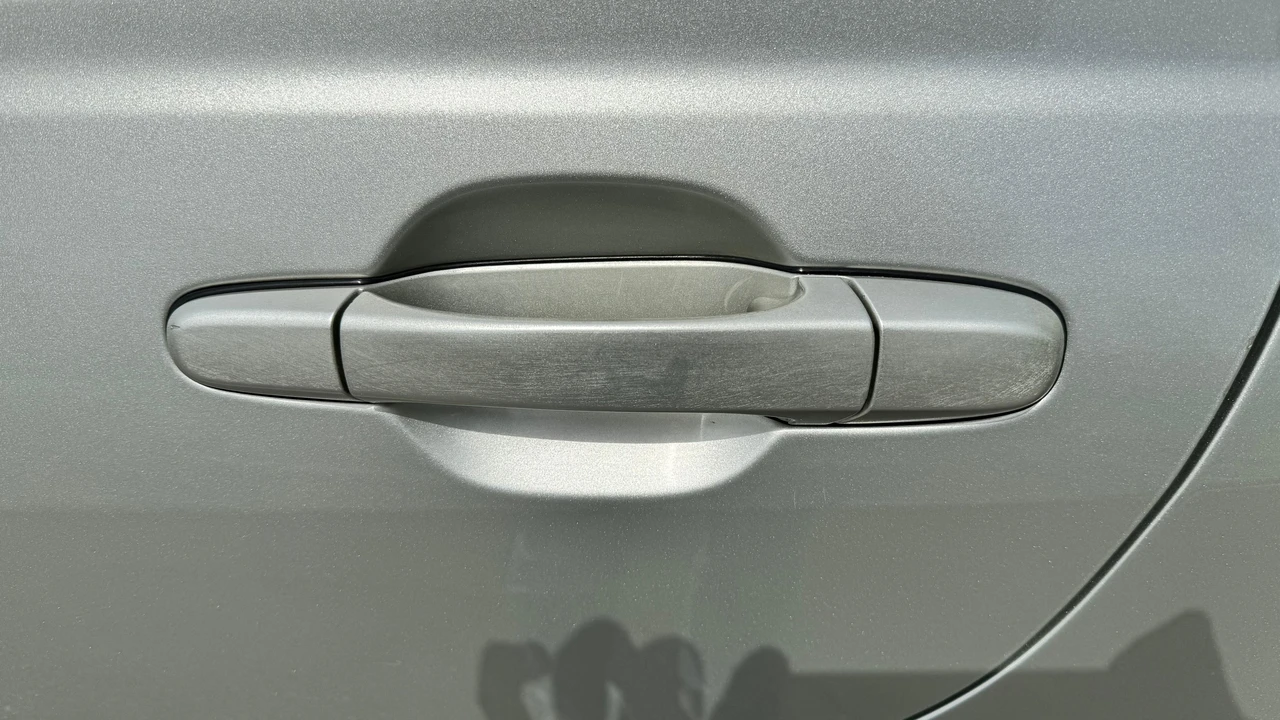 2002 Lexus IS 1st Gen - Image 19 of 31