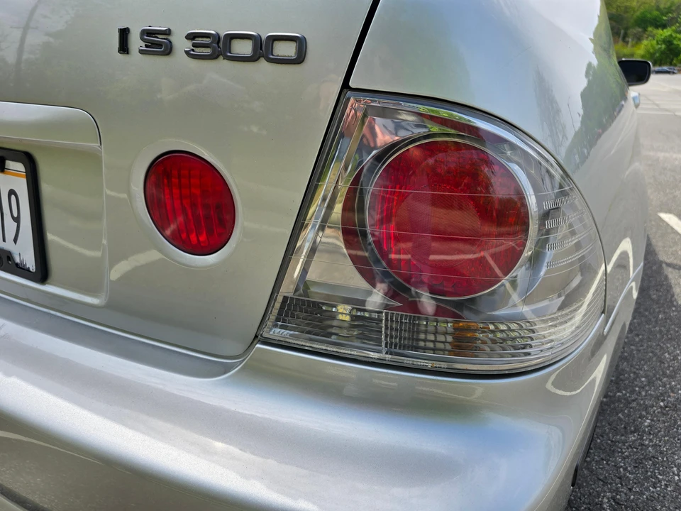 2002 Lexus IS 1st Gen - Image 14 of 31