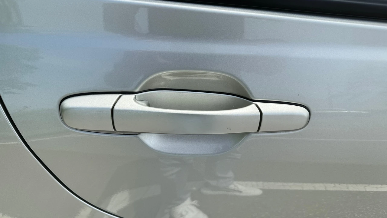 2002 Lexus IS 1st Gen - Image 25 of 31