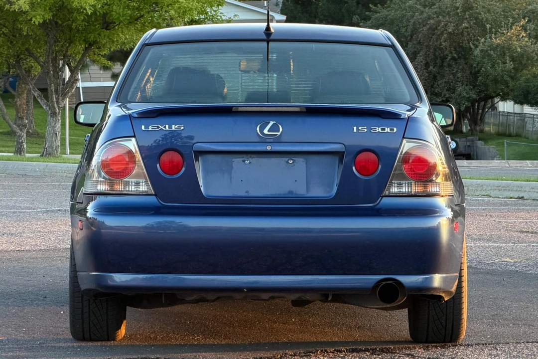 2002 Lexus IS 1st Gen - Image 5 of 31