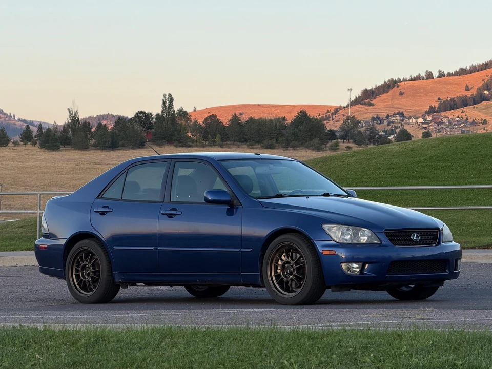 2002 Lexus IS 1st Gen - Image 29 of 31