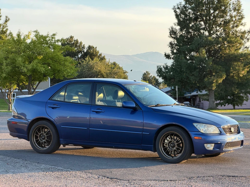 2002 Lexus IS 1st Gen - Image 27 of 31