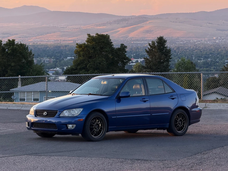 2002 Lexus IS 1st Gen - Image 16 of 31
