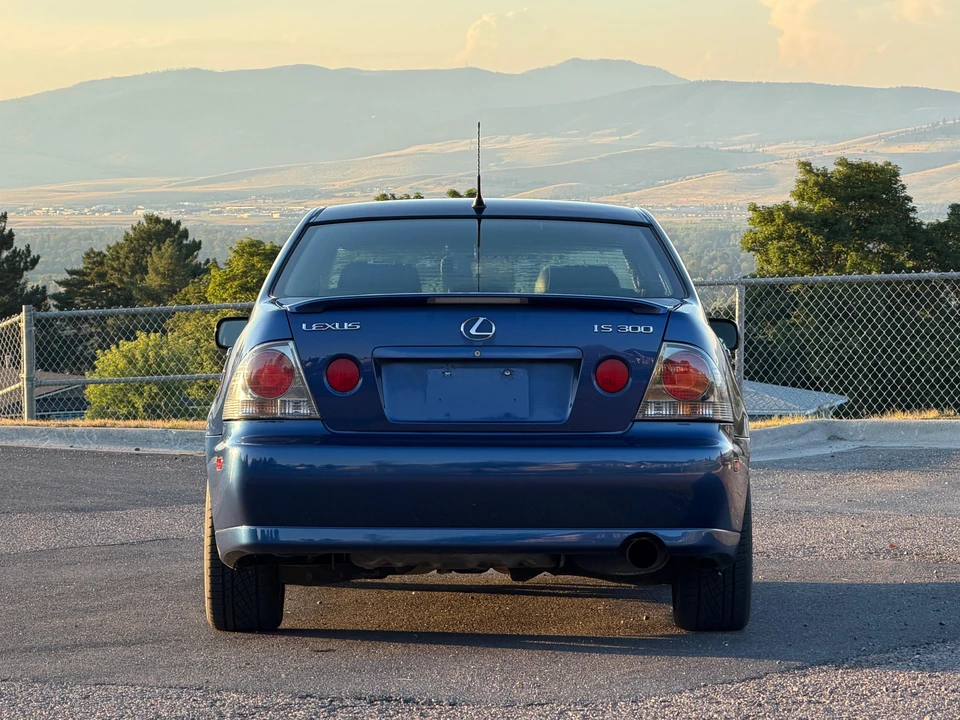 2002 Lexus IS 1st Gen - Image 21 of 31