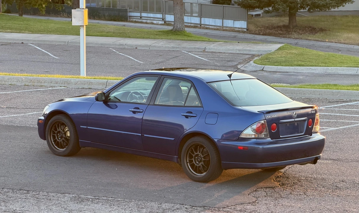 2002 Lexus IS 1st Gen - Image 19 of 31