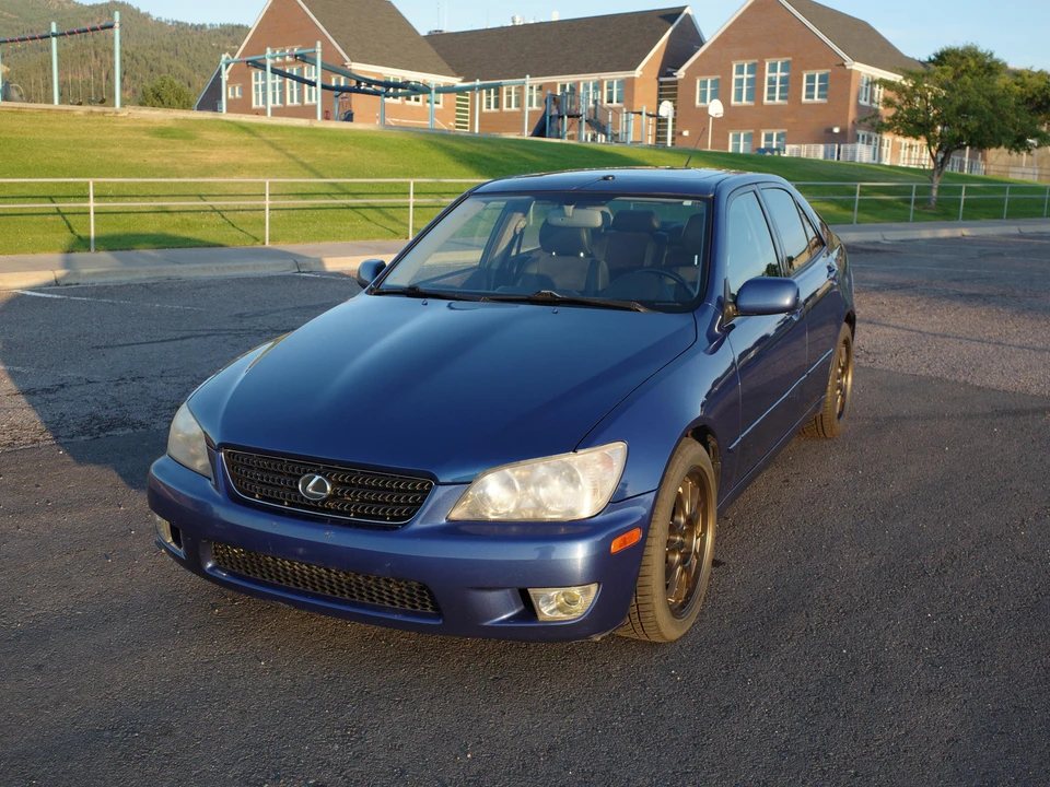 2002 Lexus IS 1st Gen - Image 11 of 31