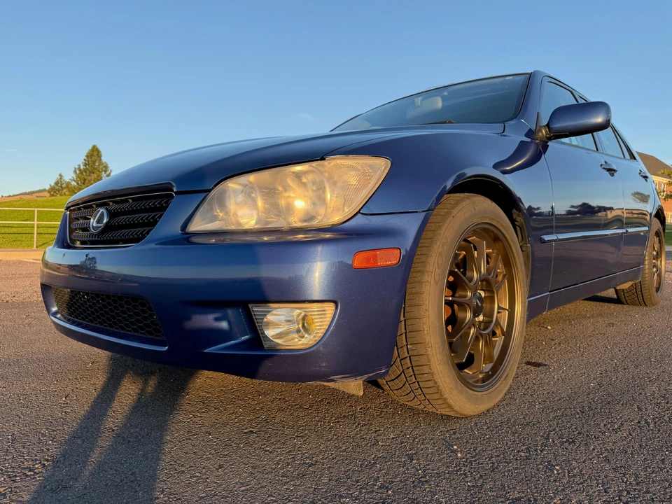 2002 Lexus IS 1st Gen - Image 15 of 31