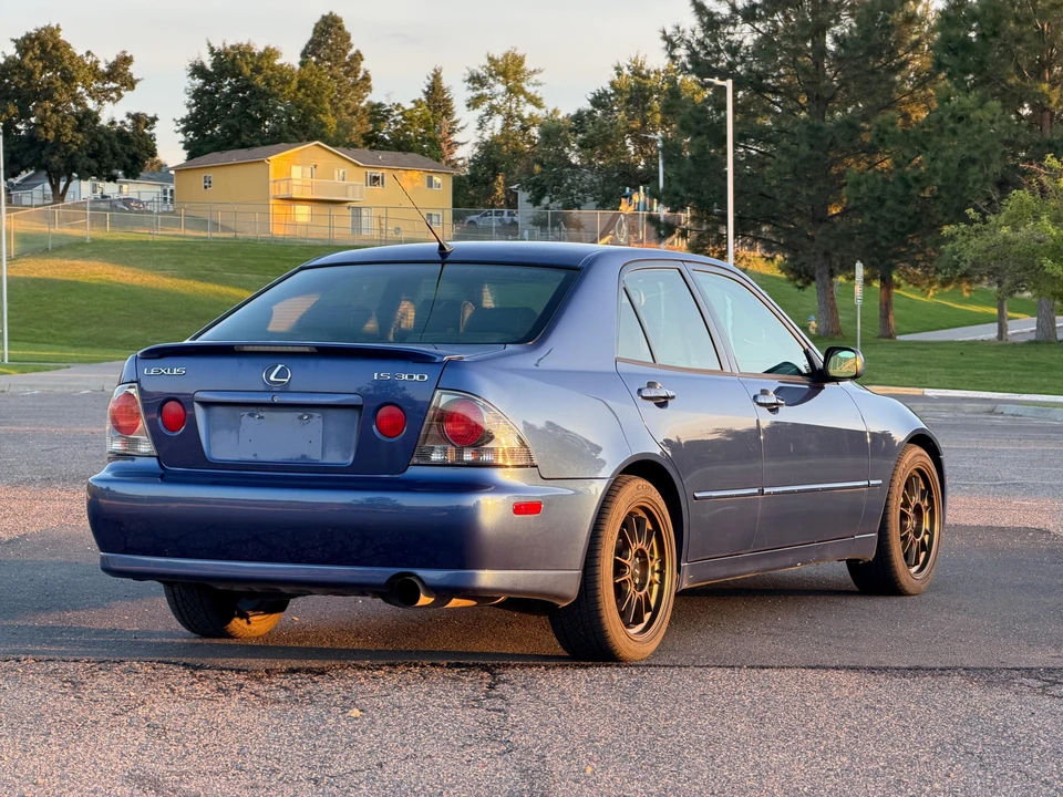 2002 Lexus IS 1st Gen - Image 23 of 31