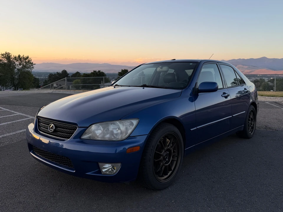 2002 Lexus IS 1st Gen - Image 14 of 31