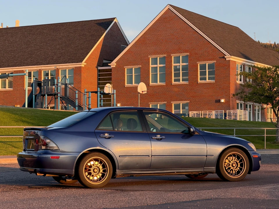 2002 Lexus IS 1st Gen - Image 25 of 31