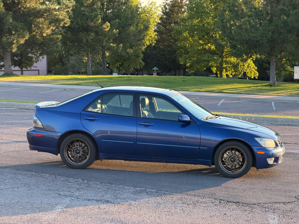 2002 Lexus IS 1st Gen - Image 26 of 31