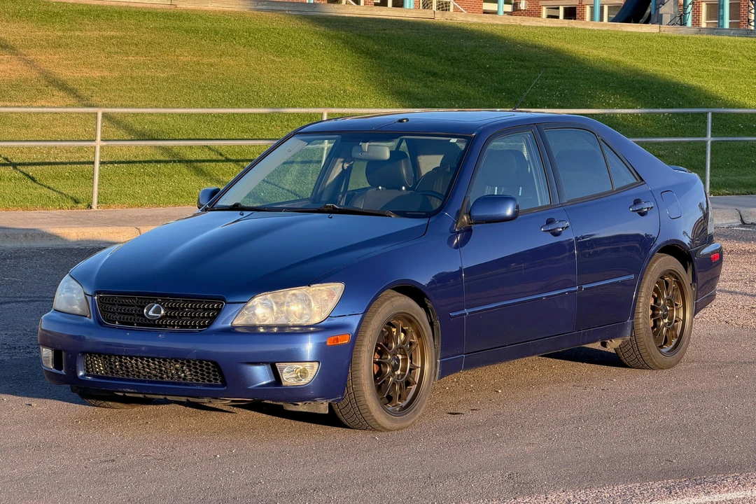 2002 Lexus IS 1st Gen - Image 13 of 31
