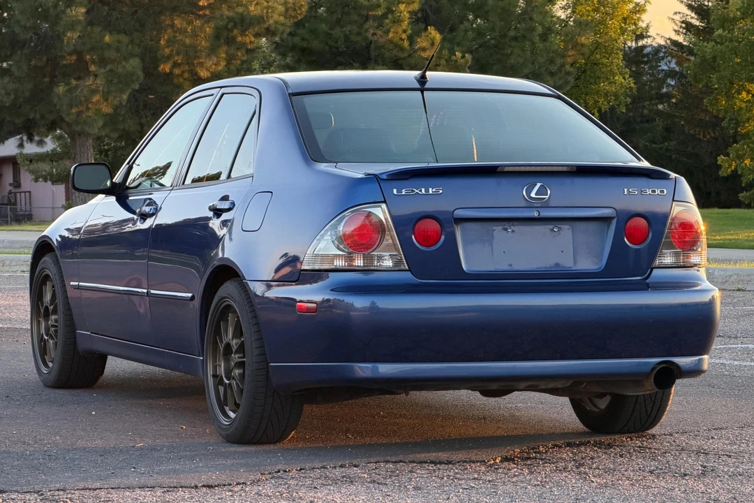 2002 Lexus IS 1st Gen - Image 4 of 31