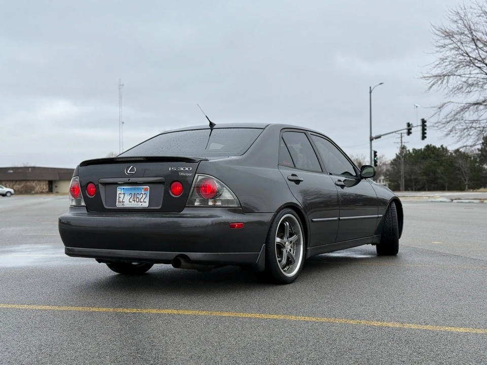 2002 Lexus IS 1st Gen - Image 10 of 31